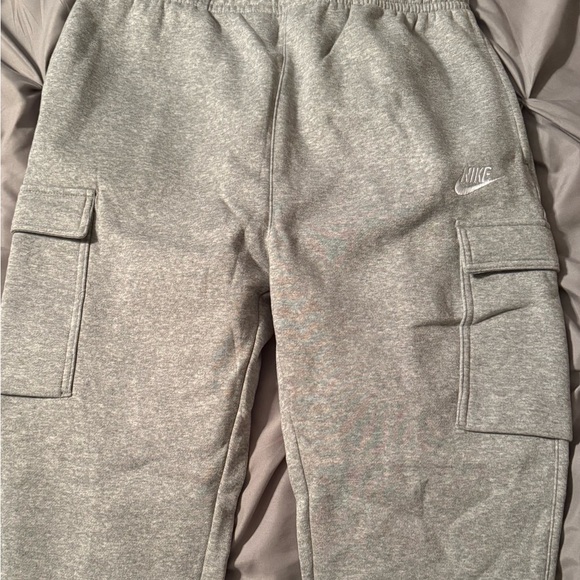NWT‼️Nike Sportswear Club Fleece
Men's Cargo Pants - Picture 4 of 4